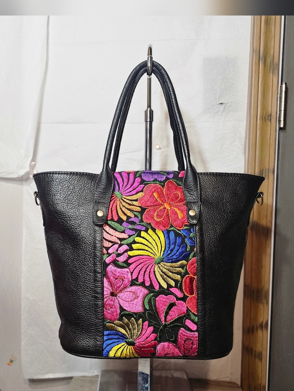 🌼SALE🌼Vintage Black Tote Bag with Multicolor Floral Embroidery~ EUC